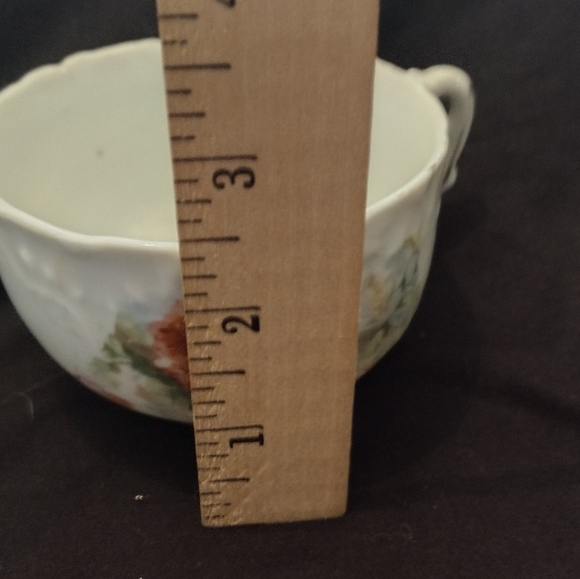 Vintage Unmarked Porcelain Floral Tea Cup and Saucer - Picture 4 of 8